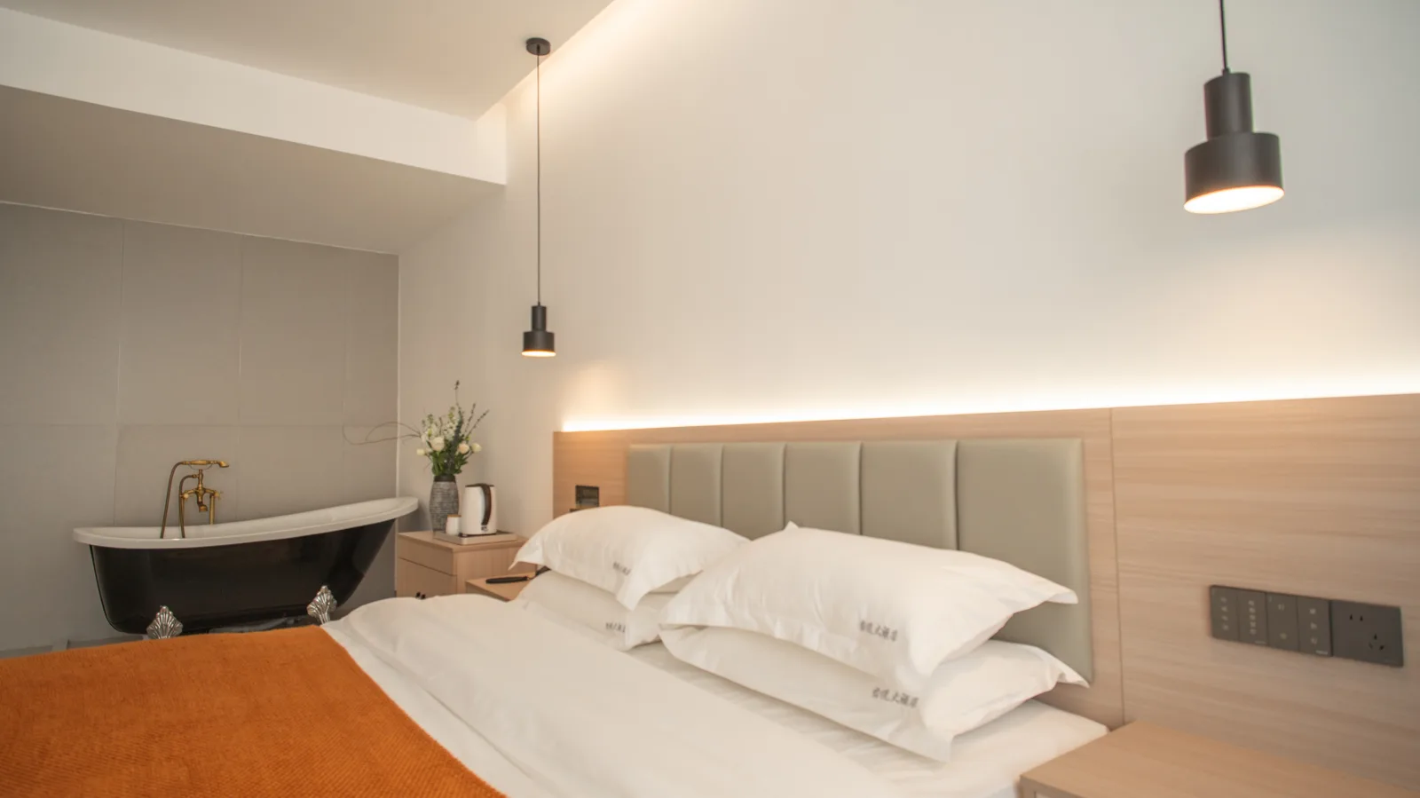 Junyue Hotel Yangshuo (阳朔君悦大酒店) — Yangshuo · Town
