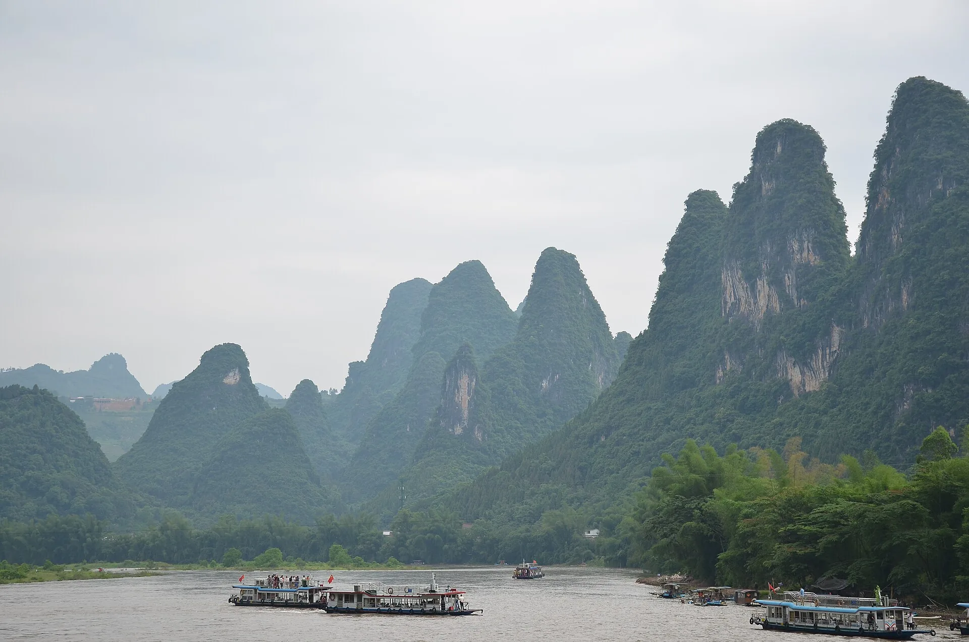 Hotels by area: Yangshuo, Guilin city, Longji, Xingping